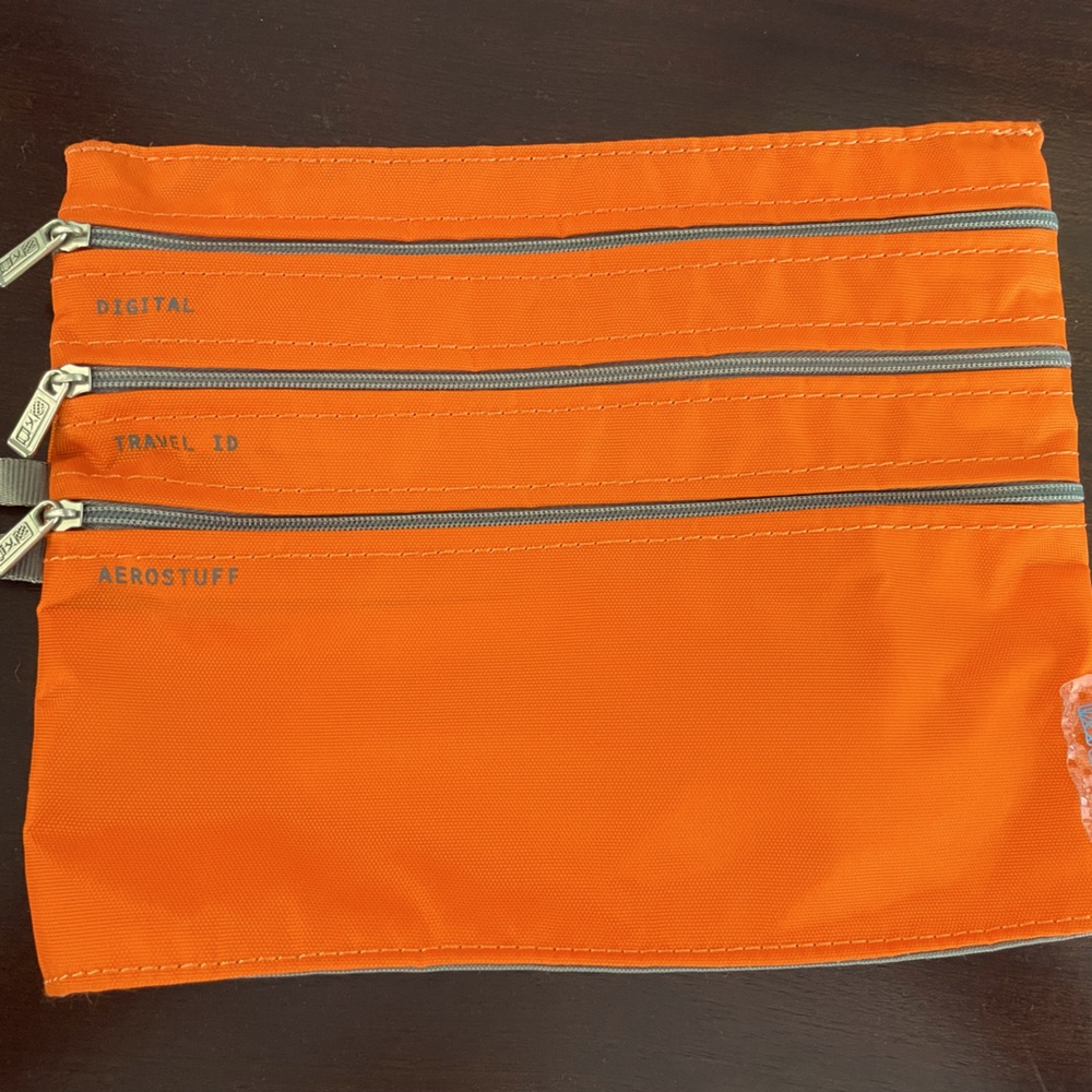 Travel organizer 7 inches high 9 inches wide. Like new